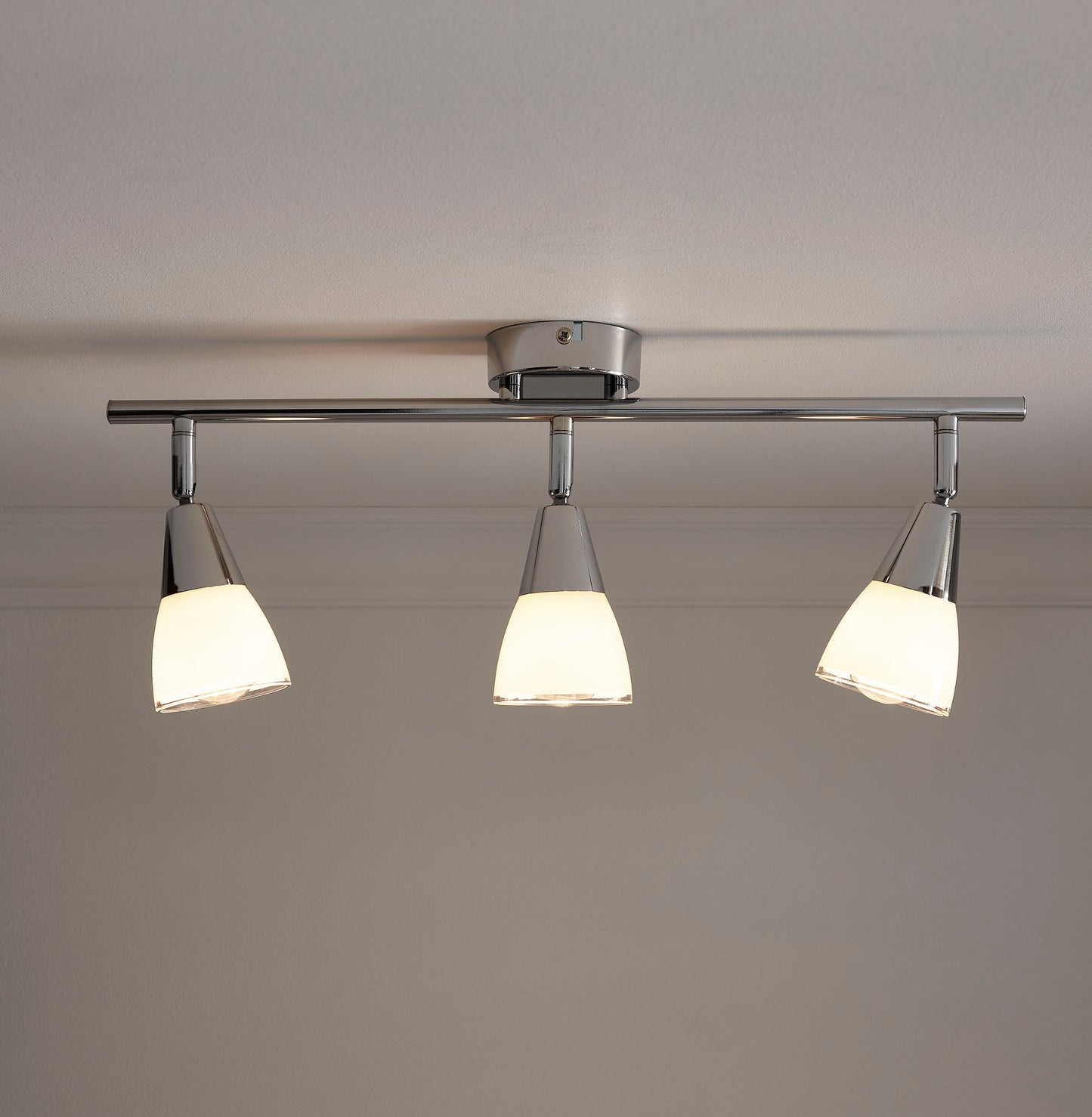 3 Light Chrome Ceiling Fitting on a Single bar with Adjustable heads 