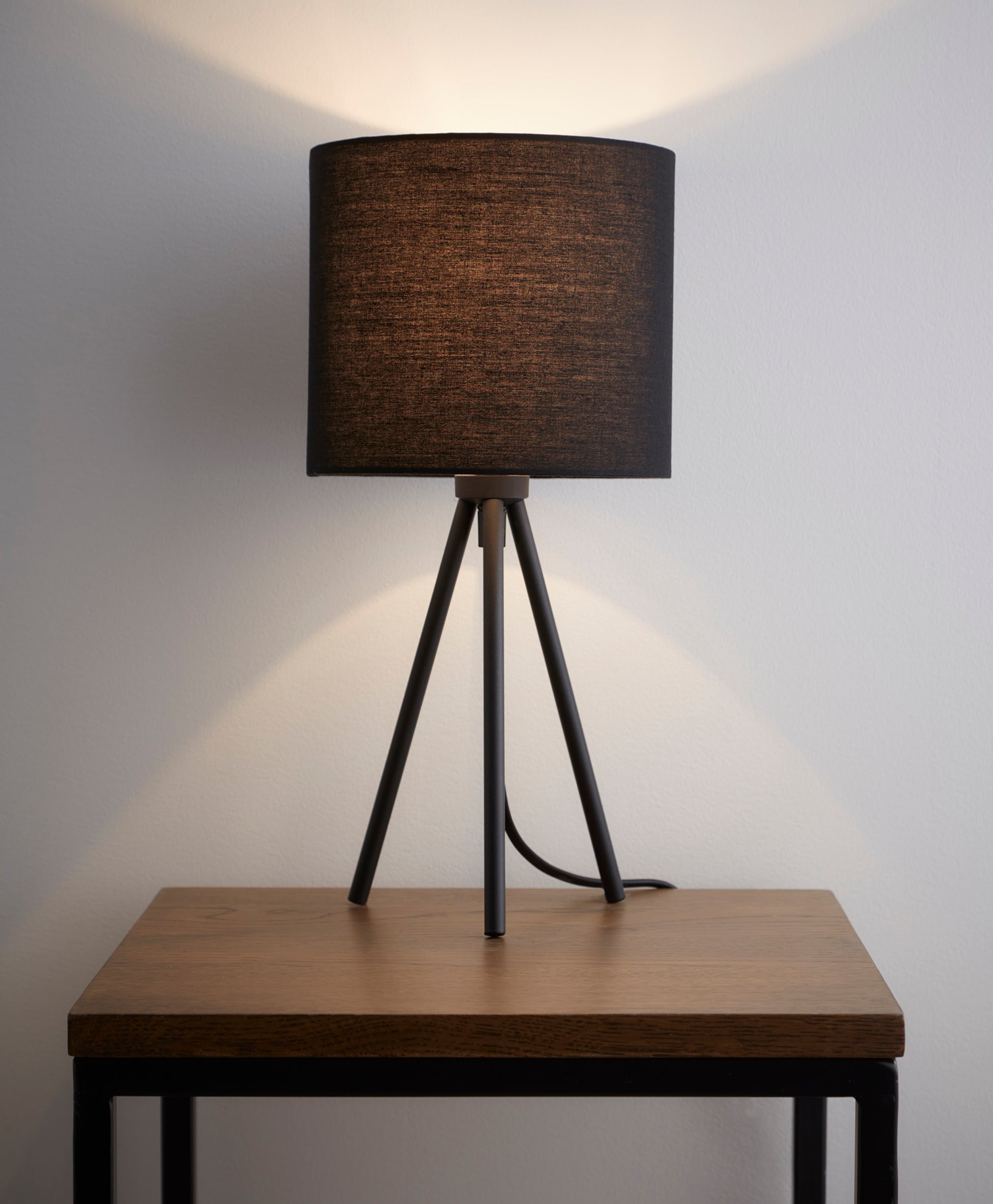 Tripod bedside hot sale lamp