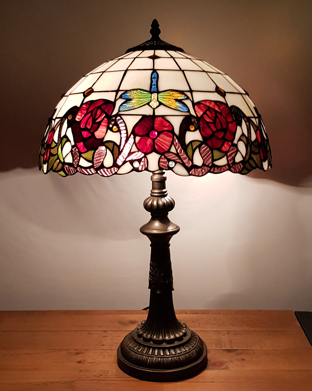 KLiving 12" Wycombe Tiffany Table Lamp With Stained Rose Glass Shade